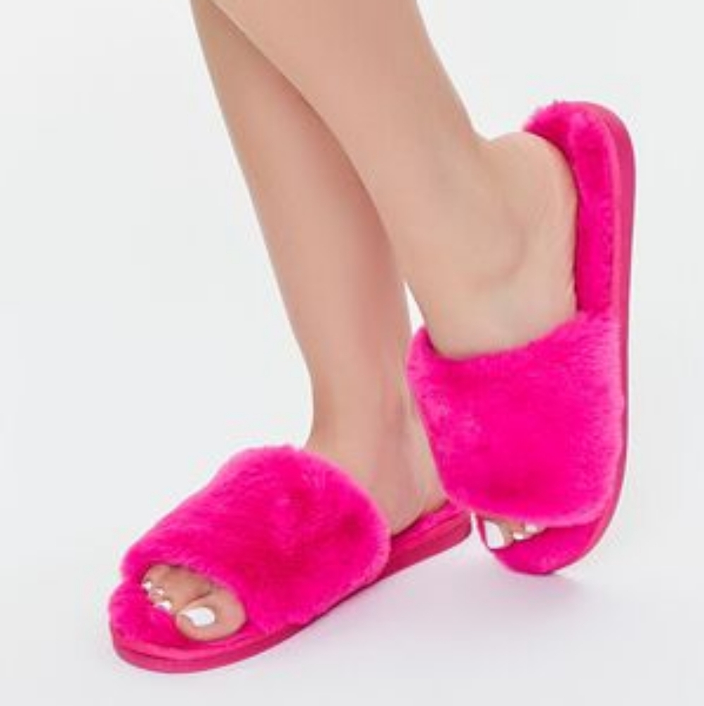 Nine West Fushia Fluffy Fur Slippers NWT